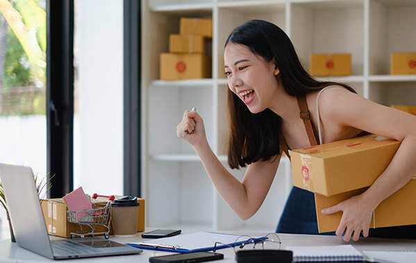 西元2020年1月14日LINE＠生活圈強迫自動升級為LINE官方帳號2.0，升級後群發每則要花費0.2元，過去LINE＠生活圈的免費1,000則與群發無限則數吃到飽的紅利已經消失，但我們的客戶都在LINE＠生活圈裡，該如何因應呢？別擔心！藍眼科技免費提供LINE官方帳號自動群發機器人，讓你突破群發限制，利用聊天機制對大量好友群發，在一切安全與符合LINE公司規範下，省下官方帳號2.0的群發費用。