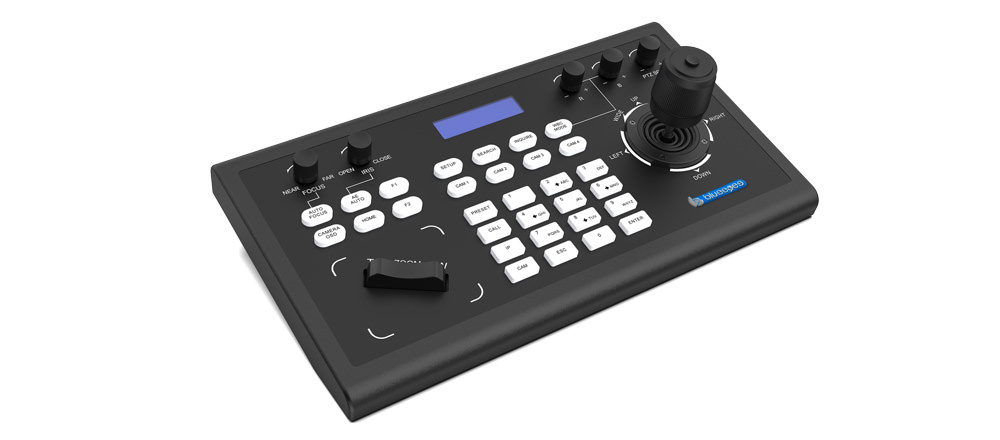 CC3000攝影機控制器是一款先進的設備，支援ONVIF、VISCA、序列VISCA、PELCO-D/P等多種通訊協定，允許用戶靈活操控。該控制器配備了RJ45、RS422、RS232控制端子，實現對最多255部攝影機的集中控制。獨創的控制代碼學習功能賦予用戶自訂控制代碼指令的自由，同時，RS485接口支持的設備可個別設定不同的通訊協定和波特率，以適應多樣化的應用需求。CC3000控制器備有LCD顯示螢幕和按鍵聲音提示，為用戶提供即時的工作狀態反饋，最大通訊範圍達1200公尺（使用0.5mm雙絞線），保證了廣泛的適用範圍。攝影機的參數設定可以簡易地透過按鈕完成，而4D搖杆的設計實現了攝影機的可變速控制，提高了操作的靈敏度和準確性。堅固的金屬外殼與耐用的矽膠按鍵保證了設備的長久使用壽命，使CC3000攝影機控制器成為專業攝影機控制解決方案中的佼佼者。